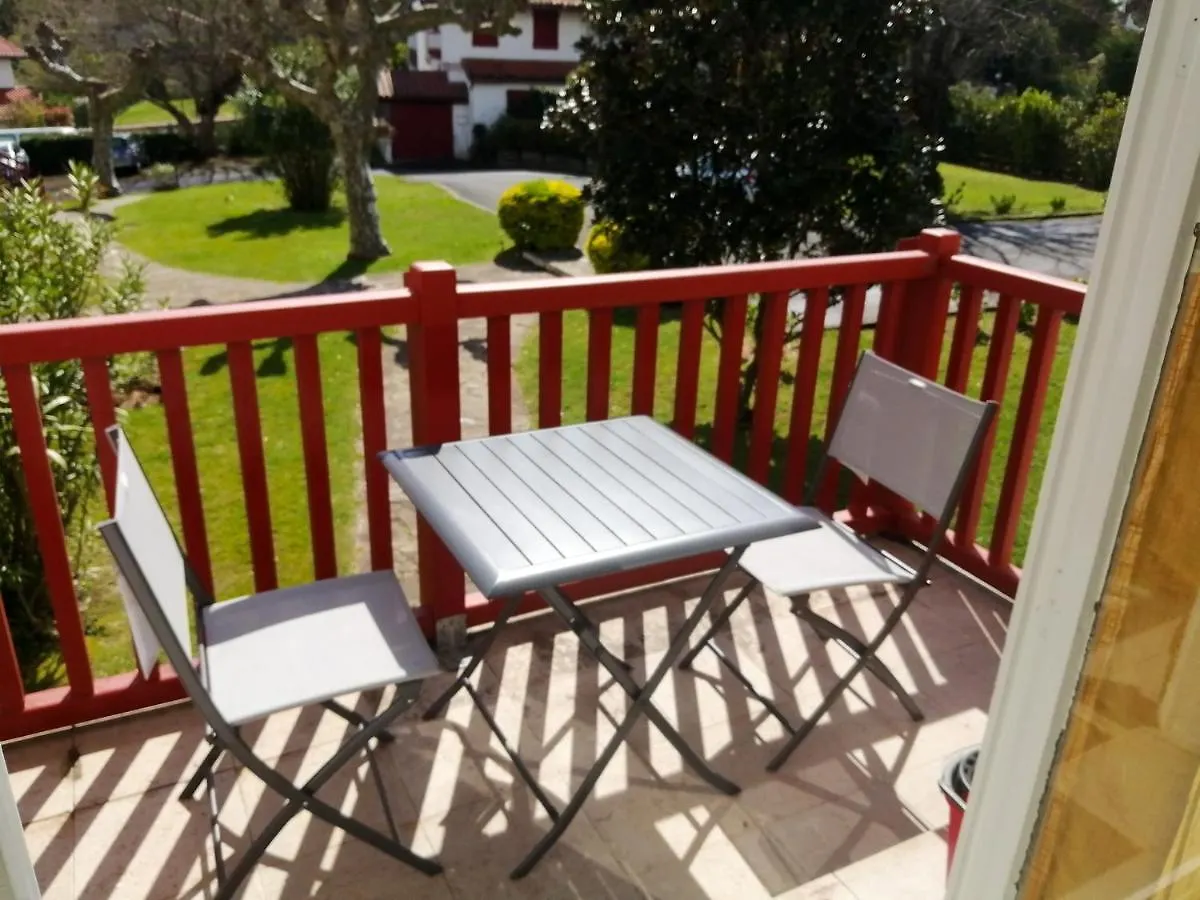 Studio A Guethary A 150 M De La Plage Avec Jardin Clos